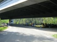 spodní most slouží jako místní cesta