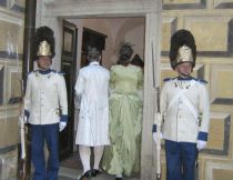 Stráž u vstupu do sálu