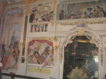 Do výmalby se dostali účastníci bálů